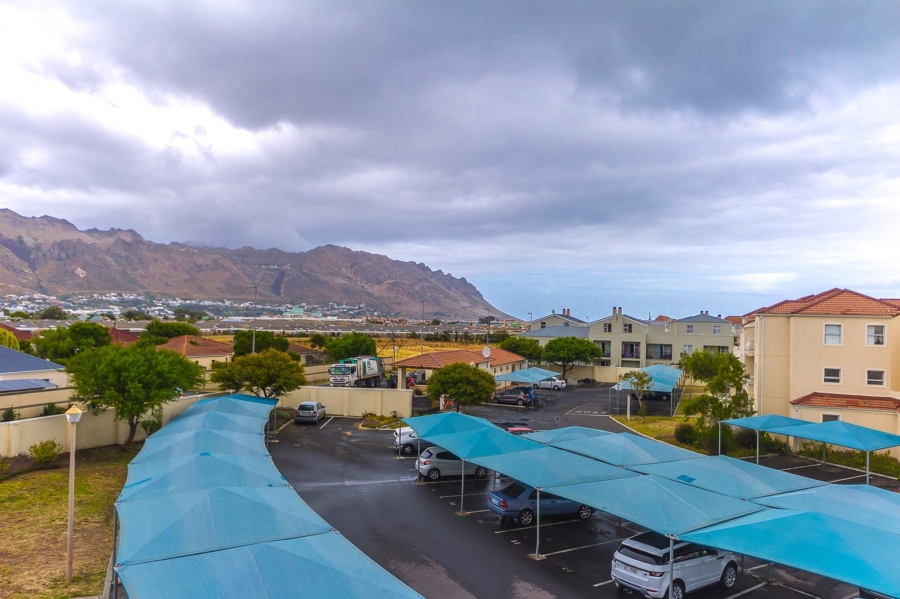 To Let 2 Bedroom Property for Rent in Whispering Pines Western Cape